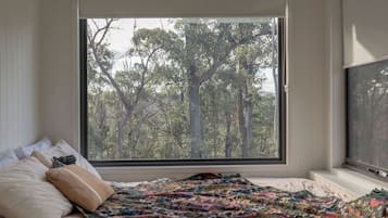 1 bedroom, bed sheets