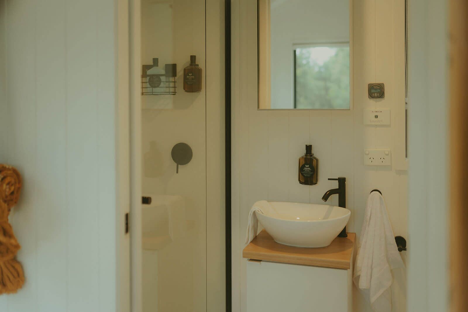 シャワー、タオル