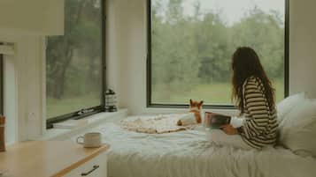 1 bedroom, bed sheets