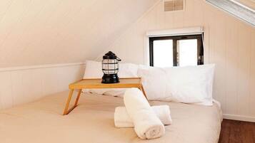 1 bedroom, bed sheets