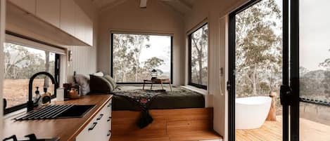 1 bedroom, bed sheets