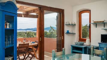 Basic Villa | In-room dining