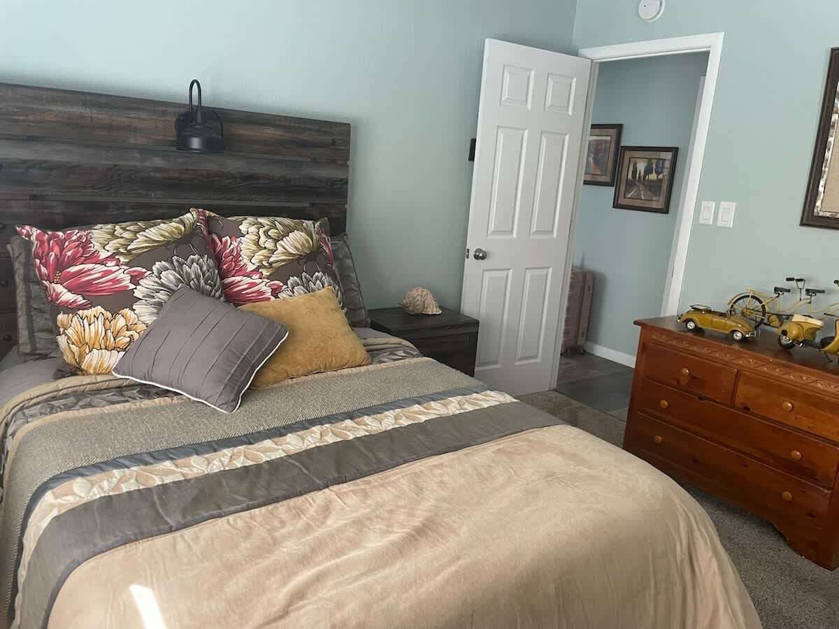 3 bedrooms, iron/ironing board, travel crib, free WiFi