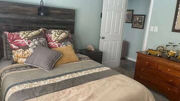 3 bedrooms, iron/ironing board, travel crib, free WiFi