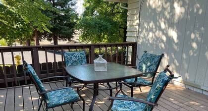 Family Friendly Flat for 8 Close to Town
