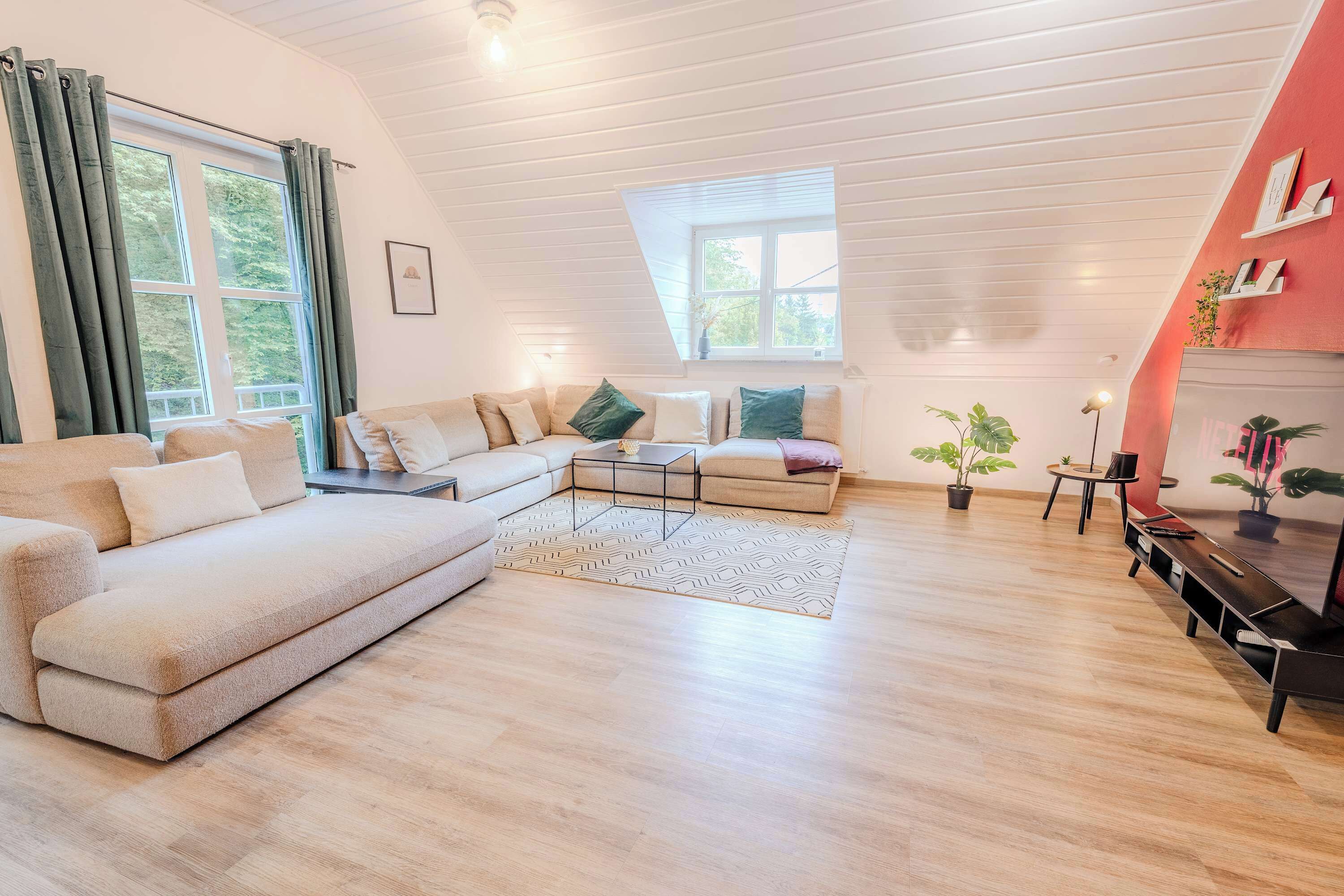 Fernseher, Videospiele, Bücher, Stereoanlage