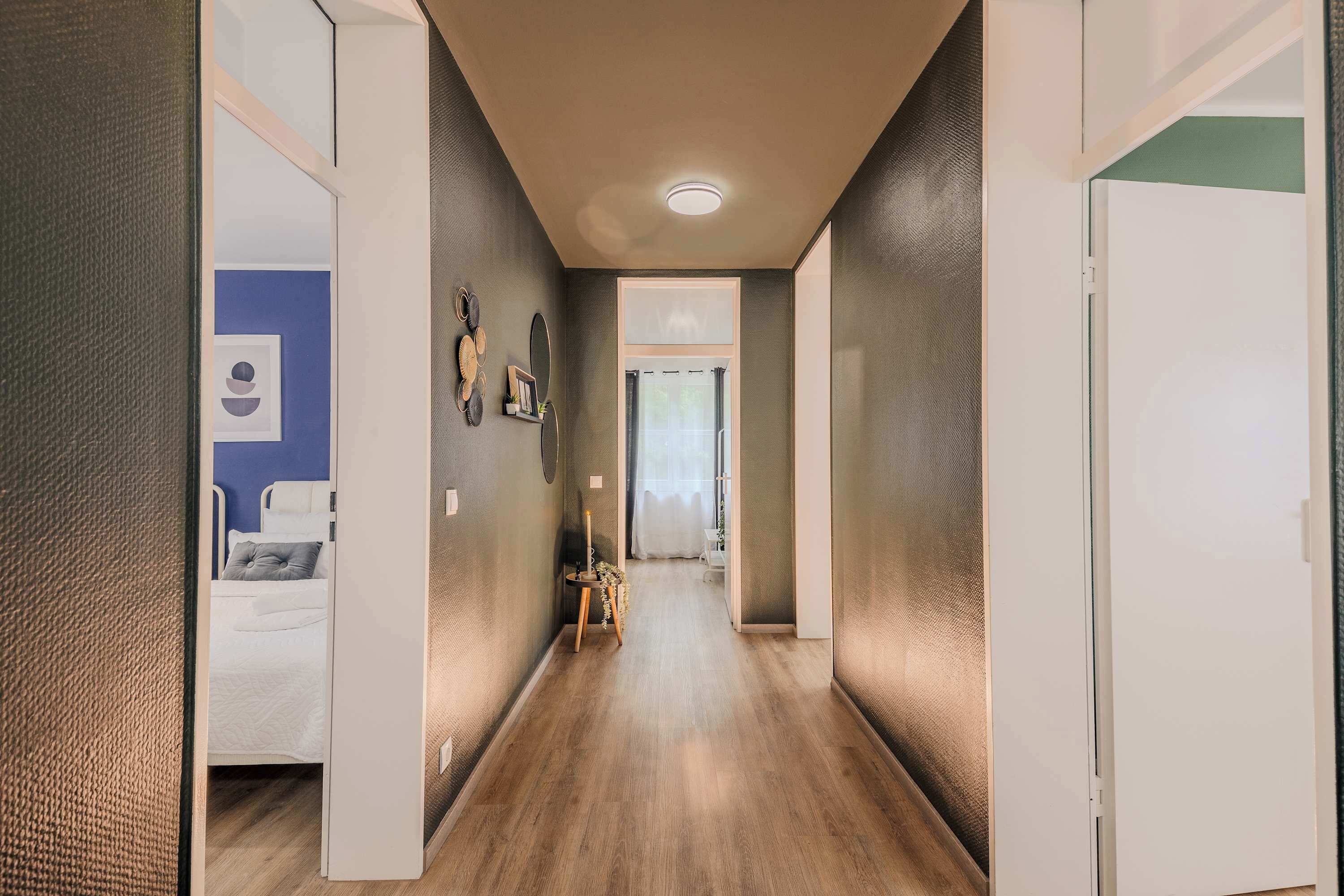 5 Schlafzimmer, Schreibtisch, Reisekinderbett, WLAN