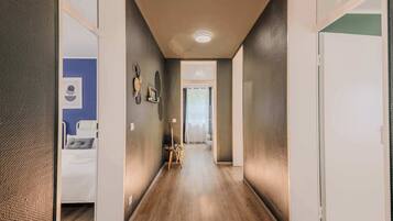 5 slaapkamers, een bureau, reisbedje, wifi