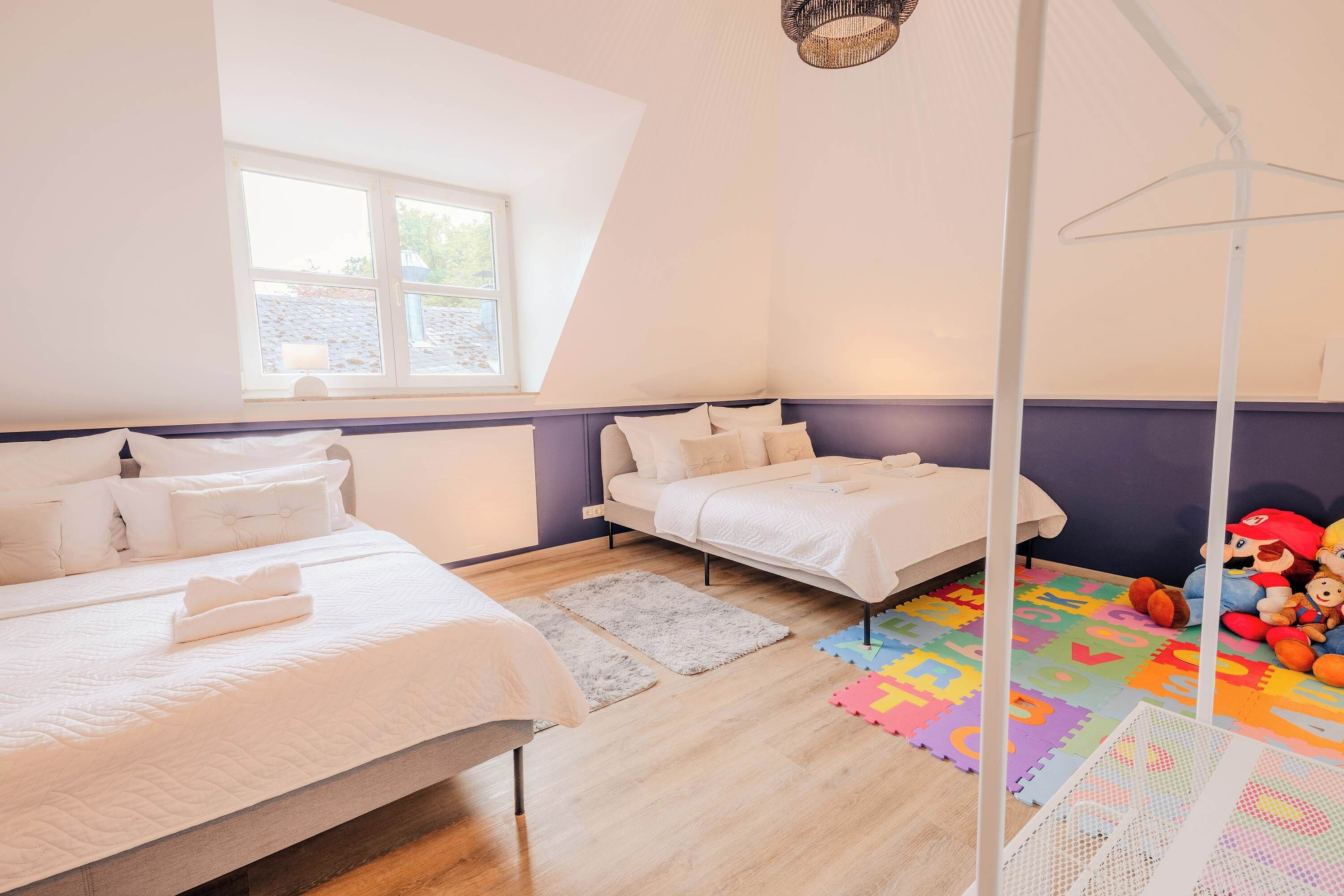 5 makuuhuonetta, työpöytä, vauvan matkasänky, Wi-Fi