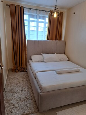 1 bedroom, iron/ironing board, WiFi, bed sheets - Stylish One bedroom apartment. Family friendly. 7 minutes to airport and SGR!  (Mlolongo)