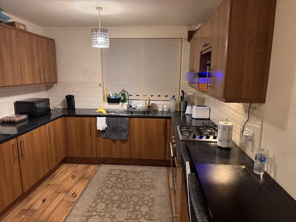 House | Private kitchen | Fridge, microwave, oven, stovetop - Lovely 3-bed House in Bolton Greater Manchester (Bolton)