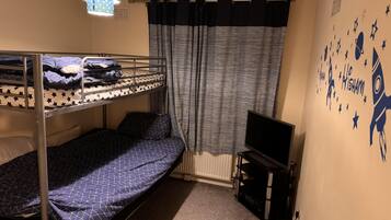 House | 3 bedrooms, free WiFi, bed sheets