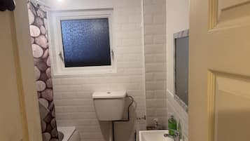 House | Bilik Mandi | Pancuran mandi, tuala disediakan