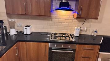 House | Private kitchen | Fridge, microwave, oven, stovetop