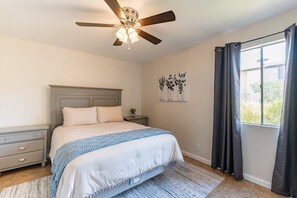 2 soverom, strykejern/-brett, reiseseng for barn og wi-fi