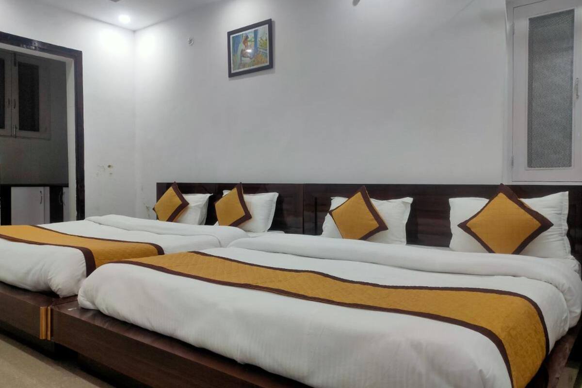 Habitación Deluxe doble, varias camas | Wifi gratis y ropa de cama