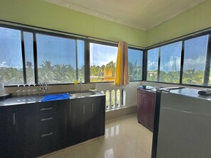 Fridge, stovetop, electric kettle, cookware/dishes/utensils - Sunny Side Up Pent 1 with Pool, pet friendly, free parking, free wifi (Candolim)