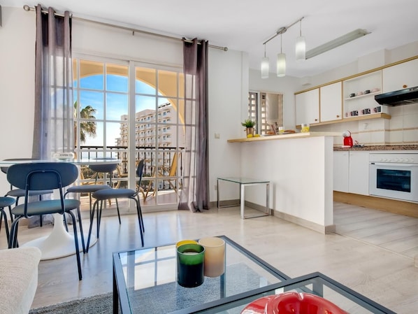 Interior - Imperial Puerto 4B - Terrace, Swimming Pool, 200m from the beach, SEA VIEWS (Torremolinos)