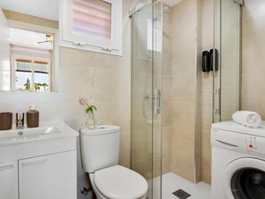 Shower, hair dryer, towels, shampoo - Vistamarina 309A - Terrace, Pool, Sea Views. 300m from the beach (Torremolinos)