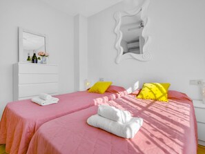 1 chambre, fer et planche à repasser, accès Internet, draps fournis