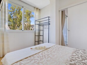 2 soverom, strykejern/-brett, internettilgang og sengetøy