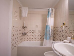 Hårtørrer, håndklæder, Shampoo