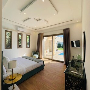 Habitación Deluxe | Ropa de cama de alta calidad, minibar, caja fuerte y escritorio