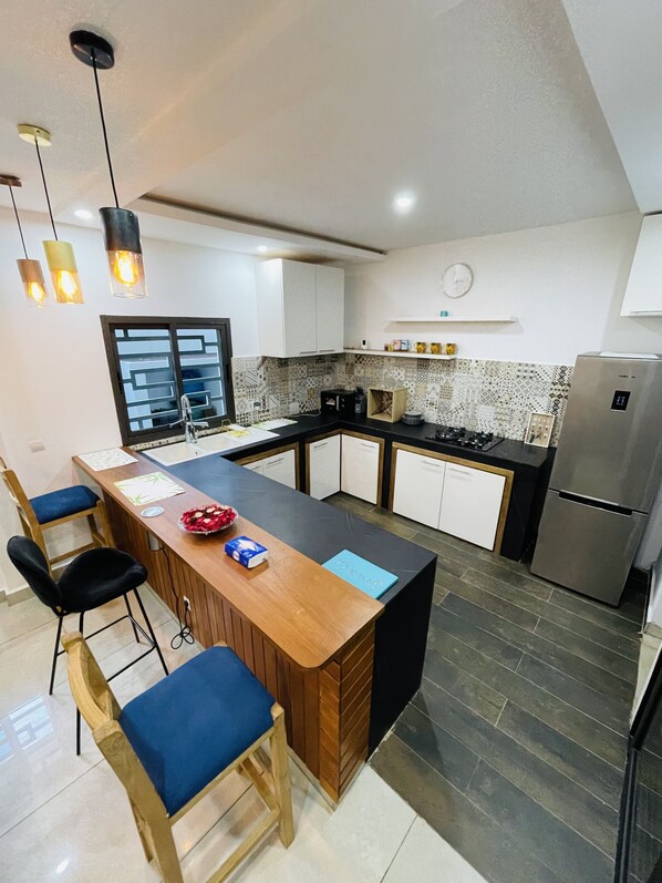 Fridge, microwave, oven, stovetop