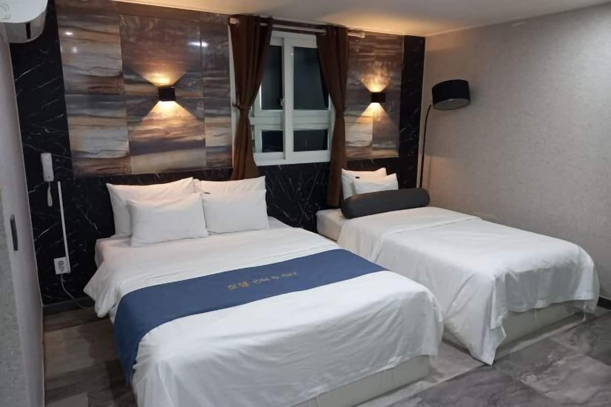 1 bedroom, hypo-allergenic bedding, down duvets, individually decorated