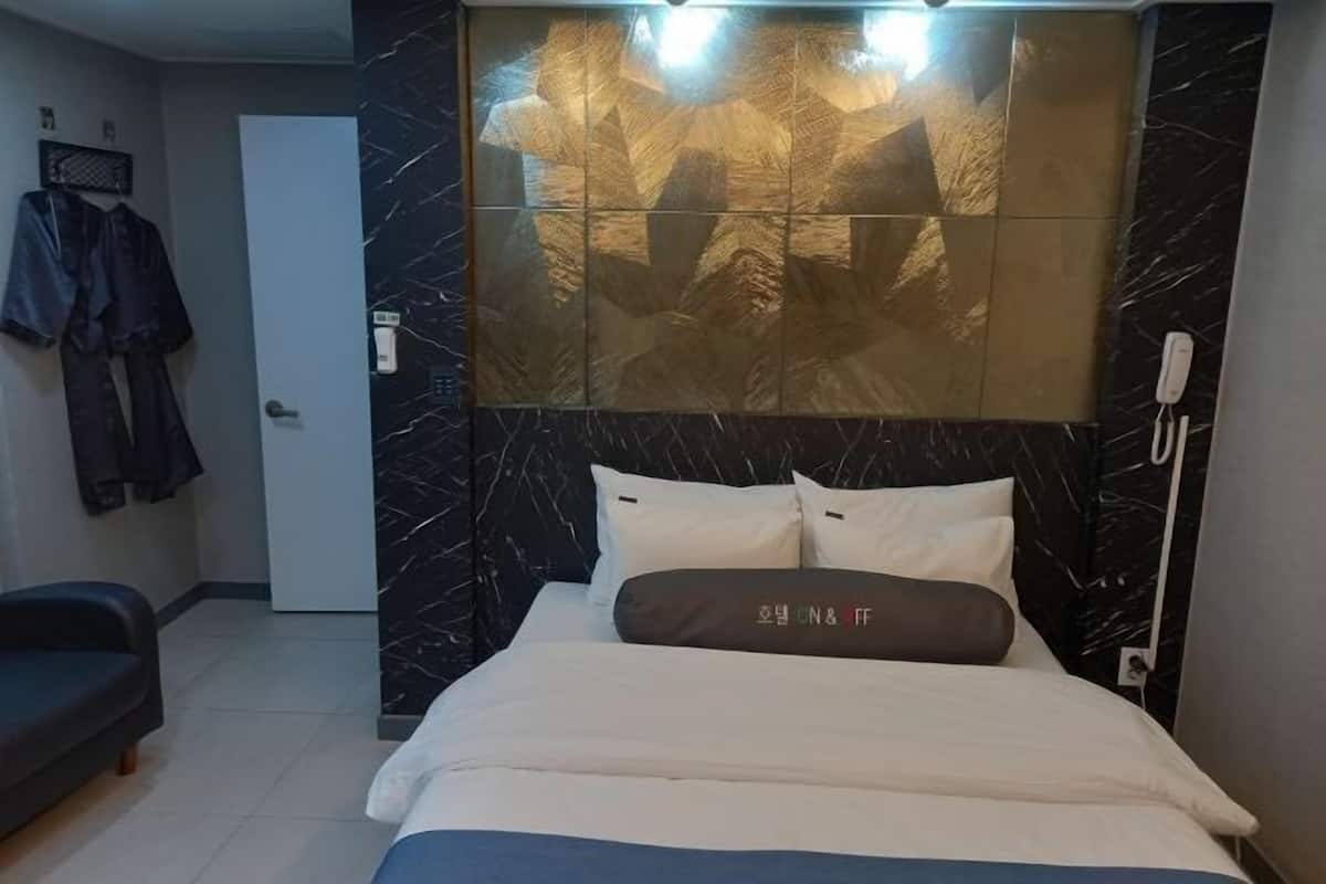 1 bedroom, hypo-allergenic bedding, down duvets, individually decorated