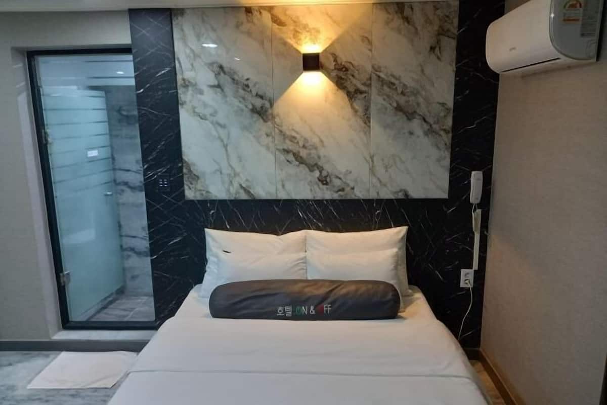 1 bedroom, hypo-allergenic bedding, down duvets, individually decorated