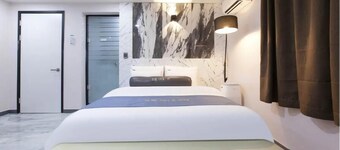 ON & OFF HOTEL