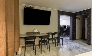 Habitación familiar | Ropa de cama hipoalergénica, edredones de plumas, decoración individual