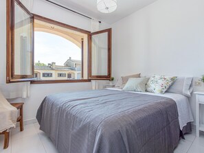 2 bedrooms, free WiFi - Holiday Home 500m from Beach - BBQ, WiFi, A/C, Parking (Sant Pere Pescador)