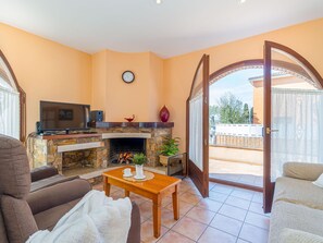 TV - Charming 3BR House with Private Pool, BBQ, and Wifi in Tranquil Costa Brava (L'Armentera)
