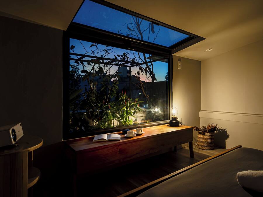 Estúdio urbano, 1 cama Queen, cozinha, vista para a cidade | Frigobar (abastecido com itens grátis), quartos à prova de som