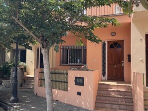 Exterior detail - Central House, AC, Wifi, Parking (Sant Pere Pescador)