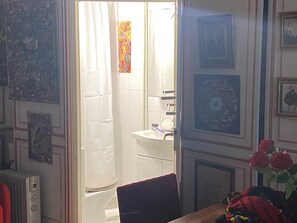 تجهيزات دش، مجففات شعر، مناشف