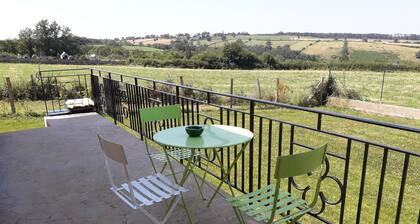 Maison rénovée avec jardin, terrasse et Wi-Fi à Coutansouze