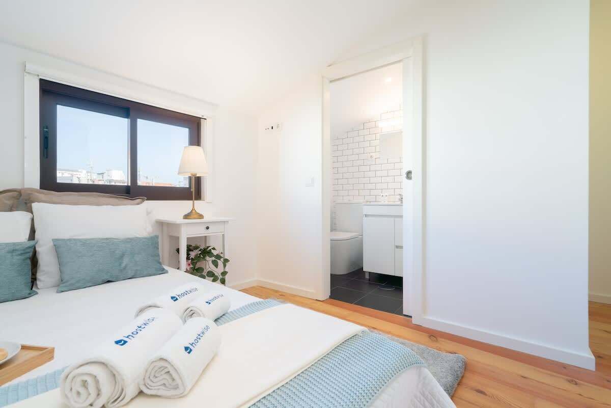 3 chambres, fer et planche à repasser, Wi-Fi, draps fournis