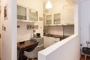 Suite Studio Confort | Cuisine privée | Grand réfrigérateur, four, grille-pain