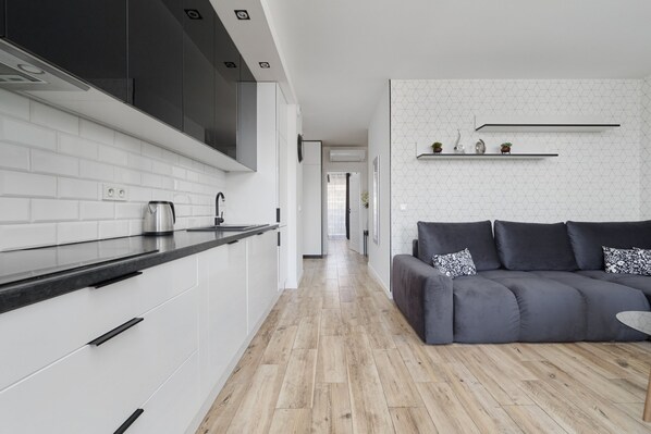 Private kitchen - Stylish & Spacious Apartment by Renters (Wroclaw)