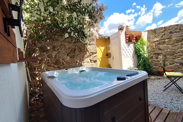 Jacuzzi exterior