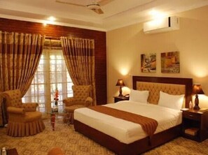 Sistema de insonorización, tabla de planchar con plancha y wifi gratis 