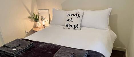 3 slaapkamers, een strijkplank/strijkijzer, reisbedje, gratis wifi