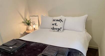 Stay in charming apartment in Grandview Building, Turvey Park. Free Wifi.