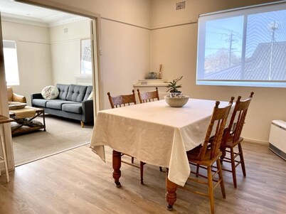 Stay in charming apartment in Grandview Building, Turvey Park. Free Wifi.