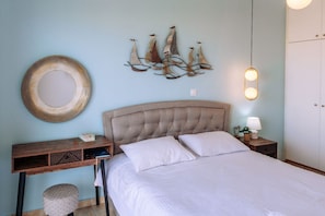 Luxury Apartment | 1 bedroom, in-room safe, blackout drapes, iron/ironing board