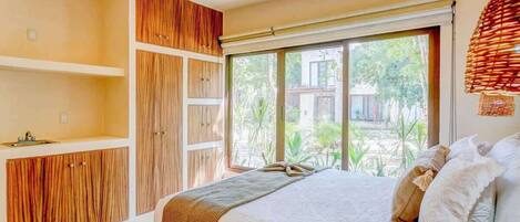 3 bedrooms, in-room safe, desk, iron/ironing board