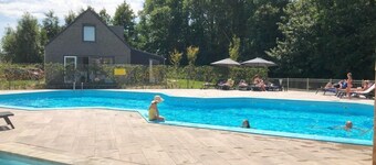 After a day at the beach or a visit to one of the villages or towns in the area, it is wonderful to come home to this 4-person chalet. Would you like to bring your dog? He is very welcome in this chalet!